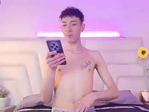 Ashton Myers online show from November 5, 7:50 pm