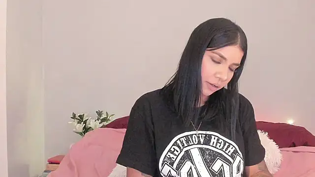 Snapshot of Laura-angeel chatting on October 30, 7:00 pm Laura-angeel online show from October 30, 7:00 pm