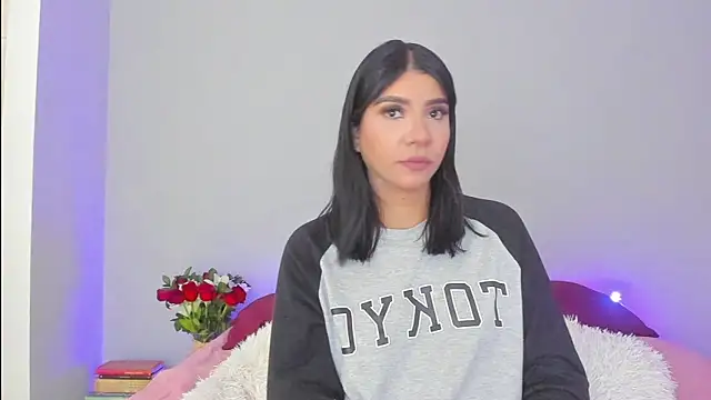 Snapshot of Laura-angeel chatting on October 22, 6:18 pm Laura-angeel online show from October 22, 6:18 pm