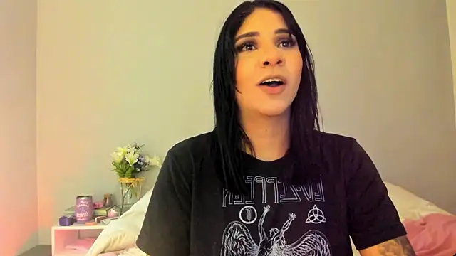 Snapshot of Laura-angeel chatting on December 20, 5:27 pm Laura-angeel online show from December 20, 5:27 pm