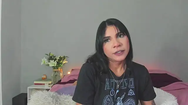 Snapshot of Laura-angeel chatting on November 26, 7:58 pm Laura-angeel online show from November 26, 7:58 pm