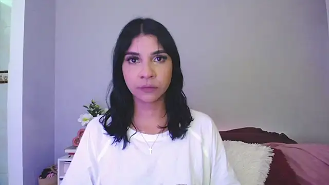 Snapshot of Laura-angeel chatting on November 18, 10:34 pm Laura-angeel online show from November 18, 10:34 pm