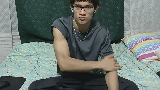 Samuel Hills II online show from February 17, 1:52 pm