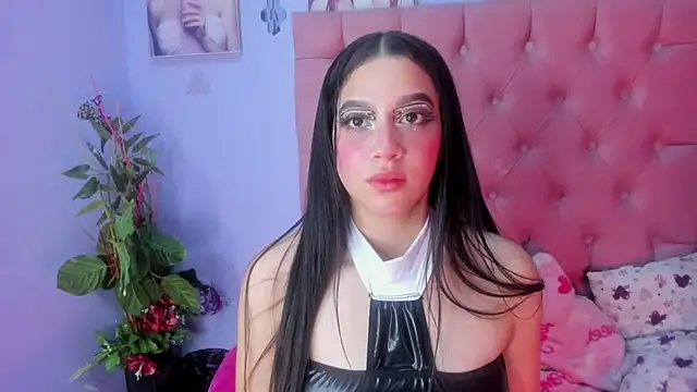 Snapshot of Megan_Luxe chatting on October 31, 4:53 am Megan Luxe online show from October 31, 4:53 am