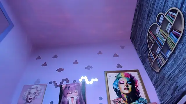 Megan Luxe online show from December 20, 8:33 pm