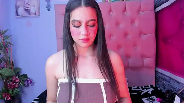 Snapshot of Megan_Luxe chatting on November 16, 6:18 am Megan Luxe online show from November 16, 6:18 am