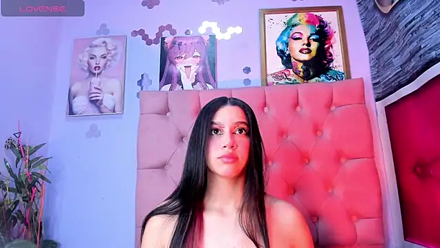 Snapshot of Megan_Luxe chatting on November 14, 5:11 am Megan Luxe online show from November 14, 5:11 am