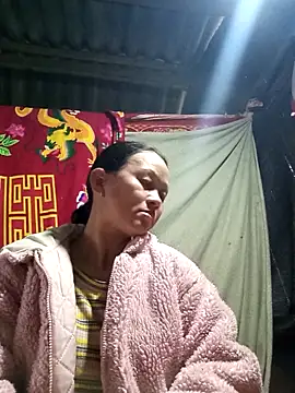 Snapshot of MaiHoa69 chatting on November 13, 2:15 am MaiHoa69 online show from November 13, 2:15 am