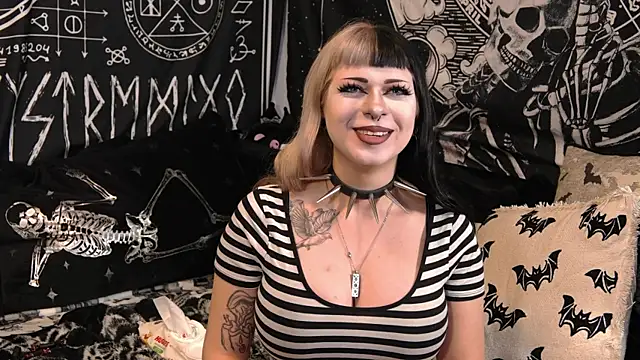 Snapshot of Paige_Turner chatting on May 29, 2:17 am Paige Turner online show from May 29, 2:17 am