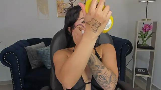 Saskia litt online show from December 19, 3:43 am