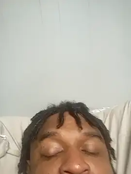 Snapshot of Longthickdick33 chatting on November 6, 8:18 am Longthickdick33 online show from November 6, 8:18 am