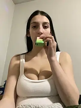 madsdeluxe online show from February 5, 3:02 am