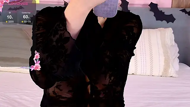 Snapshot of MilaLavson chatting on October 27, 5:08 am MilaLavson online show from October 27, 5:08 am