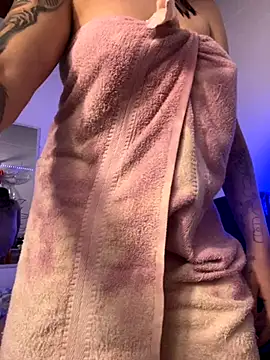 Paulina-Wells online show from November 15, 9:08 pm