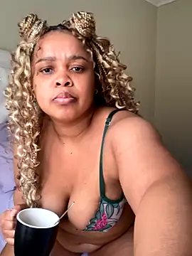 Snapshot of XXXquisiteVixen chatting on October 19, 10:07 am XXXquisiteVixen online show from October 19, 10:07 am