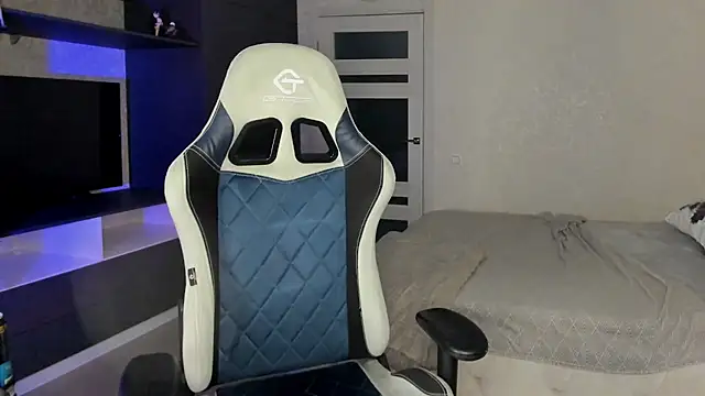 Snapshot of minadzukii chatting on November 18, 6:11 pm minadzukii online show from November 18, 6:11 pm