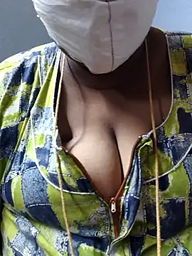 Snapshot of TAMIL_ELAKKIYA chatting on November 26, 4:01 am TAMIL ELAKKIYA online show from November 26, 4:01 am