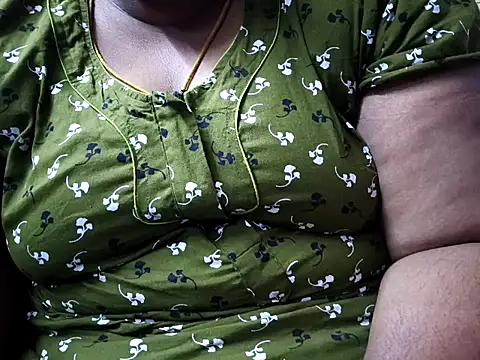 Snapshot of TAMIL_ELAKKIYA chatting on February 1, 10:41 pm TAMIL ELAKKIYA online show from February 1, 10:41 pm