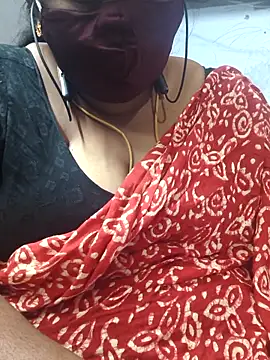 Snapshot of TAMIL_ELAKKIYA chatting on February 19, 6:05 pm TAMIL ELAKKIYA online show from February 19, 6:05 pm