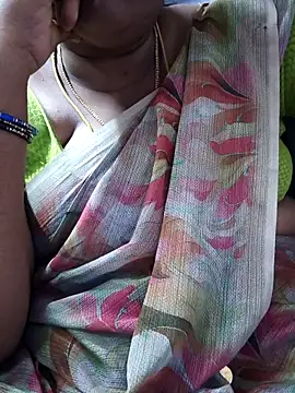 Snapshot of TAMIL_ELAKKIYA chatting on December 19, 8:06 am TAMIL ELAKKIYA online show from December 19, 8:06 am