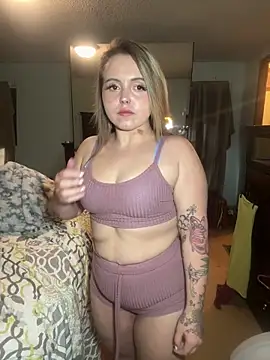 JuicyExxxperience online show from December 17, 2:00 pm