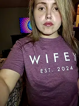 Snapshot of JuicyExxxperience chatting on November 9, 3:27 pm JuicyExxxperience online show from November 9, 3:27 pm