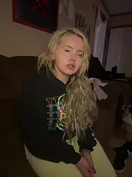 JuicyExxxperience online show from February 26, 2:50 pm