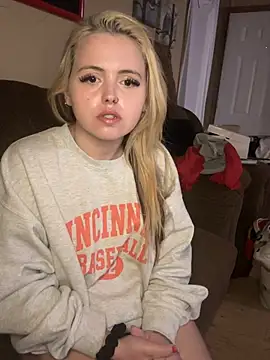 JuicyExxxperience online show from February 21, 1:46 pm