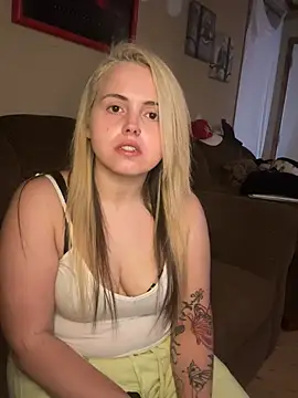 JuicyExxxperience online show from February 12, 3:01 pm