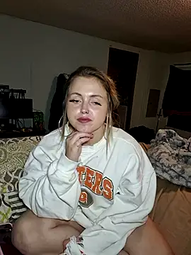 Snapshot of JuicyExxxperience chatting on October 30, 11:30 am JuicyExxxperience online show from October 30, 11:30 am