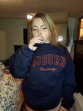 Snapshot of JuicyExxxperience chatting on November 17, 1:37 pm JuicyExxxperience online show from November 17, 1:37 pm