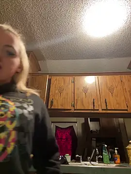 JuicyExxxperience online show from February 18, 2:24 pm