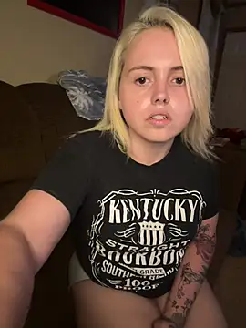 JuicyExxxperience online show from April 4, 10:44 am