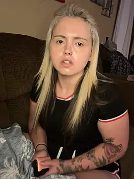 JuicyExxxperience online show from April 5, 10:44 am