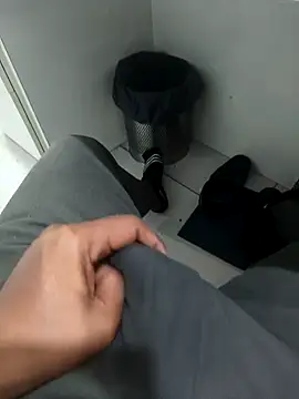 Snapshot of hotboy43339 chatting on February 18, 9:33 pm hotboy43339 online show from February 18, 9:33 pm