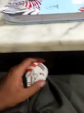 Snapshot of hotboy43339 chatting on January 18, 6:33 pm hotboy43339 online show from January 18, 6:33 pm