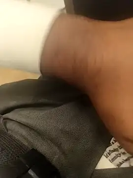 hotboy43339 online show from February 12, 9:20 am