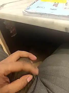 hotboy43339 online show from December 19, 2:48 am