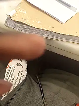 Snapshot of hotboy43339 chatting on January 6, 3:43 am hotboy43339 online show from January 6, 3:43 am