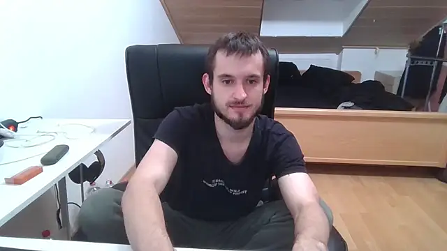 Snapshot of Bez3ybik chatting on October 13, 6:42 pm Bez3ybik online show from October 13, 6:42 pm