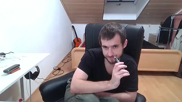 Snapshot of Bez3ybik chatting on October 24, 8:52 pm Bez3ybik online show from October 24, 8:52 pm