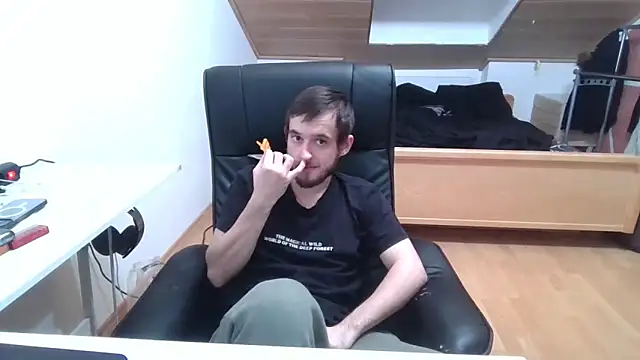 Snapshot of Bez3ybik chatting on November 13, 6:12 pm Bez3ybik online show from November 13, 6:12 pm