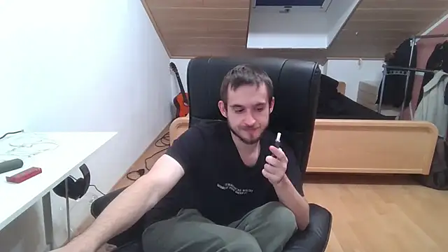 Snapshot of Bez3ybik chatting on October 17, 10:44 pm Bez3ybik online show from October 17, 10:44 pm