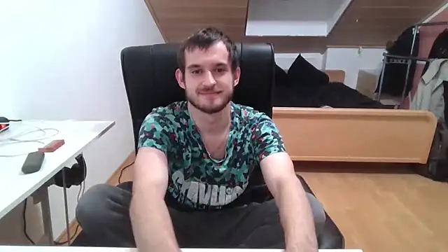 Snapshot of Bez3ybik chatting on October 30, 2:43 am Bez3ybik online show from October 30, 2:43 am