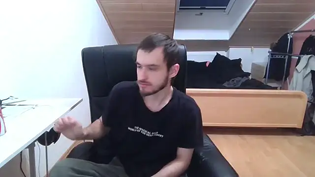 Snapshot of Bez3ybik chatting on October 28, 12:11 am Bez3ybik online show from October 28, 12:11 am