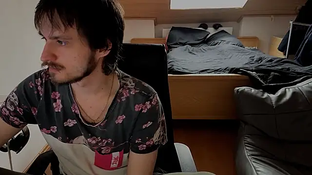 Snapshot of Bez3ybik chatting on February 14, 8:25 am Bez3ybik online show from February 14, 8:25 am