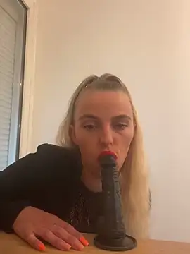 BrumeLove online show from May 22, 8:23 am