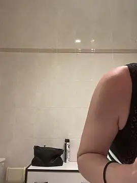 BrumeLove online show from April 21, 2:01 pm