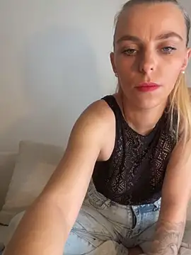 BrumeLove online show from February 6, 12:45 pm