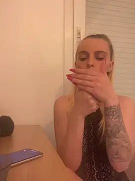 BrumeLove online show from April 10, 8:27 pm